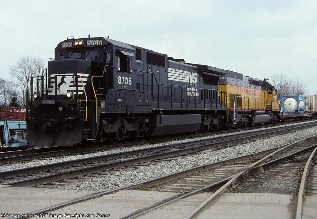 CSX 8706